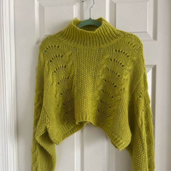 Free People Sweaters - Free People chartreuse crop sweater. EUC! Size small.
